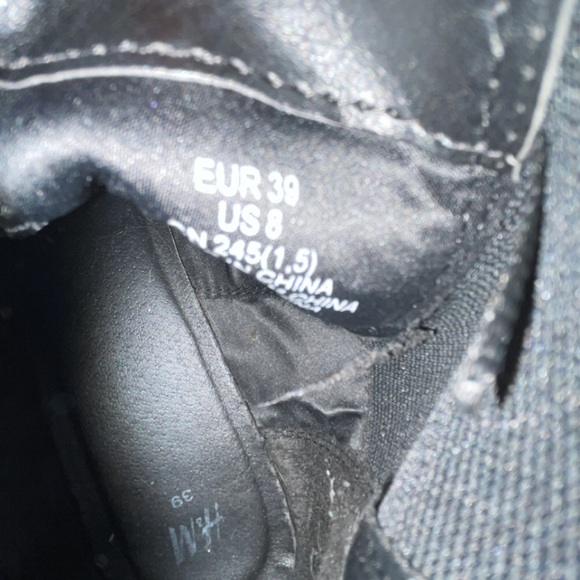 Little Booties From H&M - Picture 2 of 2